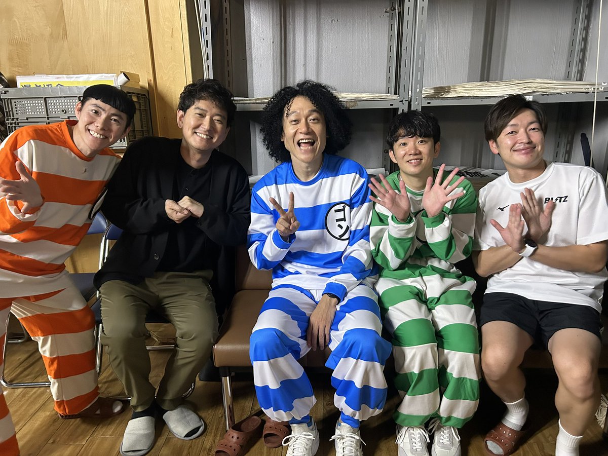 chiro156's tweet photo. こんにチロです
東洋館の出番😁
元サッカー日本代表、WORLD CUP⚽️🏆の解説でお馴染みケイスケホンダでお馴染み、本田圭佑さんでお馴染み、じゅんいちダビッドソンさんとめちゃくちゃ久しぶりにお会いしましたー⚽️😁😊👍🏻
いけいけどんどんです😊⚽️
ナイツ土屋さんシューマッハの五味さんとも写真😊👍🏻 https://t.co/FQXTw9ECCd