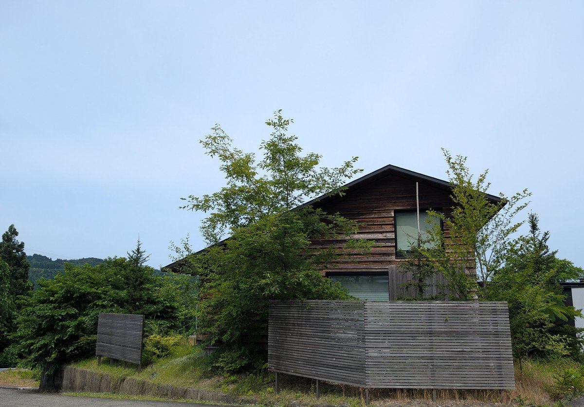 tomodora's tweet photo. きょうのわが家。 https://t.co/0l6lPtpOgE