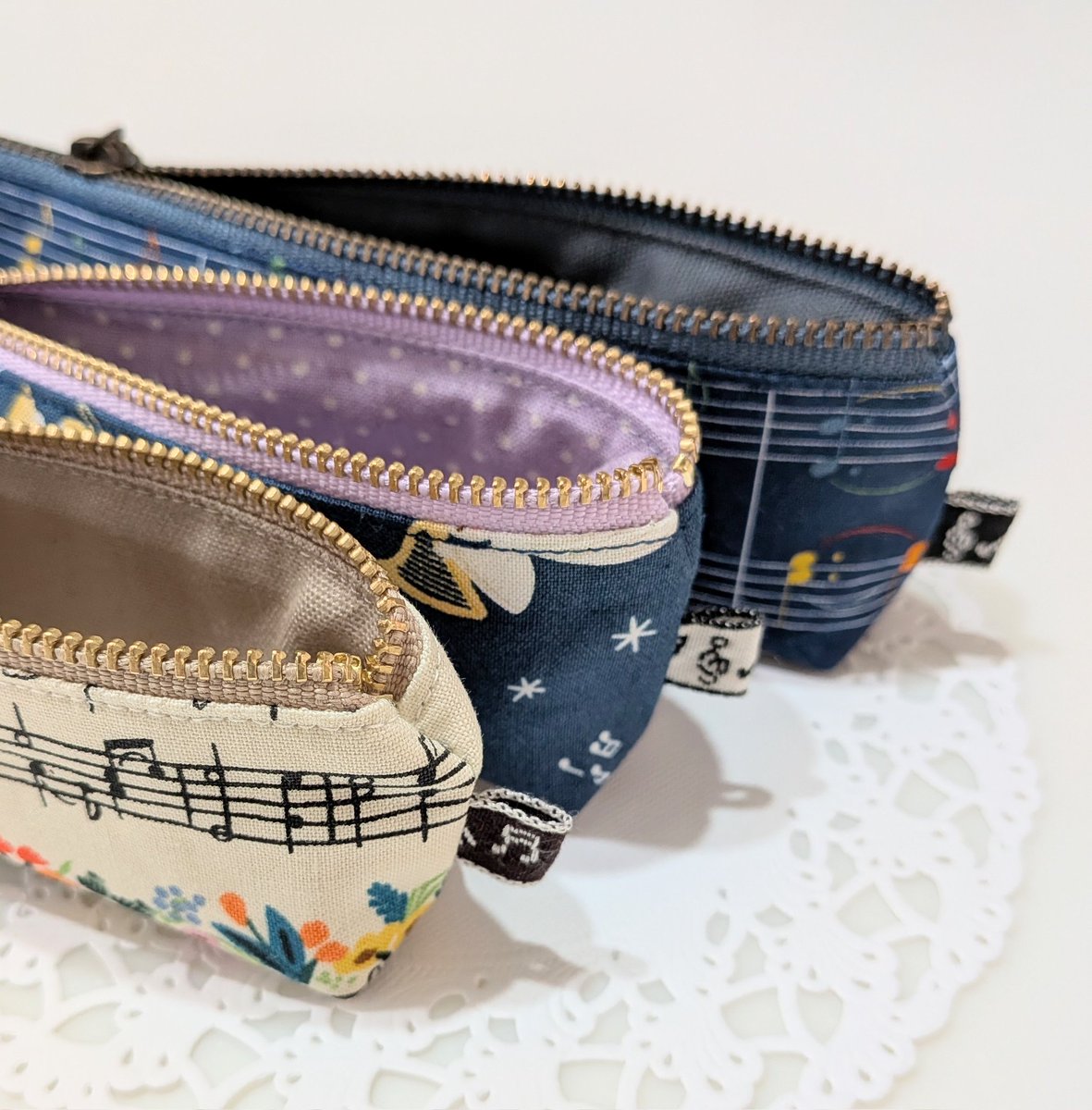 N_M_handmade's tweet photo. こんにちは♪
originalhandmade音楽雑貨🎶 
新作のスリムペンケースが、まもなく販売開始です☘
なめらかな肌触りのUSAコットンを使用しています😊バッグの隙間にすっきり収納🤗是非、ご利用ください🎶
#音楽雑貨の店セレナード 
#ハンドメイド 
#ペンケース #USAコットン #発表会 
#プレゼント #音楽 https://t.co/BoC84IdEzI