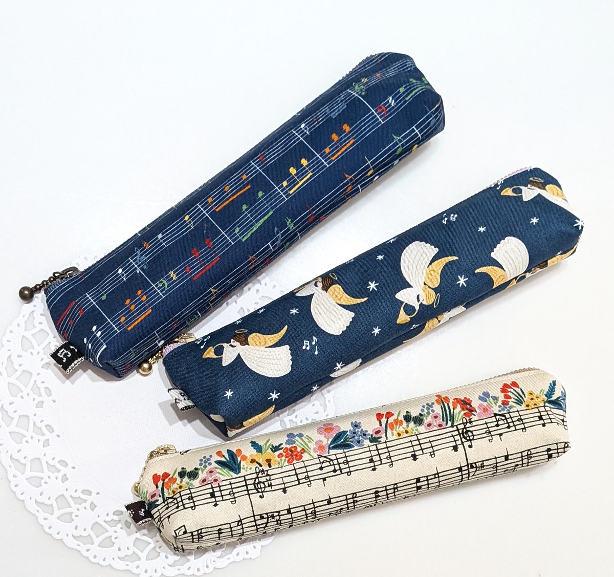 N_M_handmade's tweet photo. こんにちは♪
originalhandmade音楽雑貨🎶 
新作のスリムペンケースが、まもなく販売開始です☘
なめらかな肌触りのUSAコットンを使用しています😊バッグの隙間にすっきり収納🤗是非、ご利用ください🎶
#音楽雑貨の店セレナード 
#ハンドメイド 
#ペンケース #USAコットン #発表会 
#プレゼント #音楽 https://t.co/BoC84IdEzI