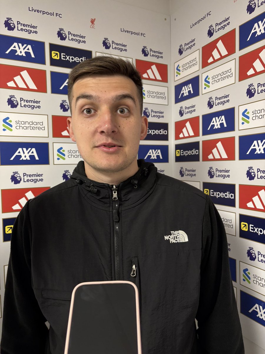 smilowskimik's tweet photo. Ależ się posypały kary dla klubów z Premier League! ⚽️
 
Po raz kolejny przyłapana została Chelsea. Jak ustaliła UEFA, londyński klub przekroczył w zeszłym roku maksymalny dozwolony wskaźnik SCR (Squad Cost Ratio), który obecnie wykorzystywany jest w Europie, ale od przyszłego sezonu będzie wykorzystywany też w Premier League. 

Kara wynosi 3 mln euro, z czego 1 mln jest gwarantowany, a 2 mln zostaną wyegzekwowane, jeżeli Chelsea “wyraźnie” nie zmniejszy swojego wskaźnika SCR w przyszłym sezonie. Cokolwiek to znaczy. 

Na tym UEFA nie poprzestała. Karę aż 22,5 mln funtów otrzymał Aston Villa, też za przekroczenie dozwolonego wskaźnika SCR dla drużyny. 

Z tego jednak tylko 7,5 mln jest gwarantowane, a reszta zależy od tego, czy wskaźnik klubu z Birmingham spadnie w kolejnym roku. Rok temu Villans zapłacili 11 mln euro za podobne przewinienie, więc nie wróży to dobrze na przyszłość. Widać pewną tendencję 😉  

Dwoma karami, na w sumie 6 mln euro, zostało uderzone Newcastle United, w tym przypadku nie tylko za przekroczenie wskaźnika SCR, ale także za złamanie zasad FSR (Financial Sustainability Rules). 

To kolejne tego typu przewinienia, więc klub musiał podpisać z UEFA rygorystyczną umowę o przestrzeganiu zasad w przyszłości. Jeżeli się z niej nie wywiąże, będzie musiał zapłacić kolejne 7 mln euro. Newcastle sprzedało Anthony’ego Gordona do Barcelony i rozważa też sprzedaż Sandro Tonalego w dużej mierze po to, by wywiązać się ze zobowiązań wobec UEFA. 

A wiecej o Premier League przeczytacie na @xyz_oficjalnie. Kto jeszcze nie widział, sprawdźcie serię Wyspa Futbolu. Wystarczy wpisać tę frazę w wyszukiwarkę 💪