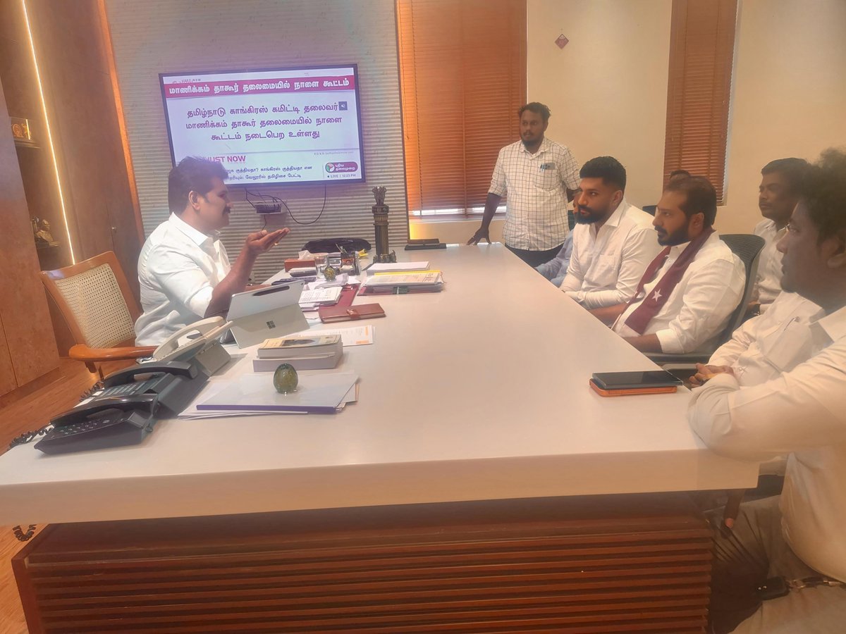ThamimunansariM's tweet photo. #நிர்வாக_சந்திப்பு:

#BCM_சான்றிதழ் மற்றும் குர்பானிக்கு இடையூறு ஆகியவற்றுக்கு எதிராக....

தமிழ்நாடு அரசு உச்ச நீதிமன்றத்தில் மேல்முறையீடு செய்ய வேண்டும்!

அமைச்சர் நிர்மல் குமாரை மஜக தலைவர் மு.தமிமுன் அன்சாரி MLA நேரில் சந்தித்து கோரிக்கை!

ஜுலை 01

கடந்த வாரம் மதுரை உயர்நீதிமன்ற கிளையின் நீதிபதி திரு.ஜி.ஆர். சுவாமிநாதன் அவர்கள், இஸ்லாமிய மார்க்கத்தை புதிதாக ஏற்றுக் கொண்டவர்கள், BCM  சான்றிதழ் பெற முடியாது என தீர்ப்பளித்தார்.

இது கடும் சர்ச்சைக்கு உள்ளானது. இது அரசியல் சாசன சட்டம் வழங்கியிருக்கும் உரிமைகளுக்கு எதிரானது என ஜனநாயக சக்திகள் குரல் கொடுத்தார்கள்.

இந்நிலையில் மனிதநேய ஜனநாயக கட்சியின் தலைவர்  மு.தமிமுன் அன்சாரி MLA அவர்கள், சட்ட நிபுணர்களுடன் இன்று சட்டத்துறை அமைச்சர் மாண்புமிகு திரு. நிர்மல் குமார் அவர்களை தலைமைச் செயலகத்தில் சந்தித்தார்!

இக்குழுவில் வழக்கறிஞர்கள் அமீன், சுவாதிஸ், ஹசன், பிரசன்னா, ஜோசப் ஆகிய ஐந்து சட்ட நிபுணர்களும்  பங்கேற்றனர்.

அப்போது இந்த வழக்கு குறித்த விவரங்களும், இதில் எவ்வாறு அரசு மேல்முறையீடு செய்ய வேண்டும் என்பதற்கான சட்ட நுட்பங்களும் குறித்து எடுத்துக் கூறப்பட்டது.

 இதனை முழுமையாக வாசித்த அமைச்சர் அவர்கள், இவ்விஷயத்தில் இந்த மனுவின் சாராம்சங்களை கருத்தில் கொள்வதாகவும், மேல்முறையீட்டு தொடர்பான நடவடிக்கையில் உறுதியாக இருப்பதாகவும், தேவைப்படும்போது இது குறித்து இதே குழுவை தொடர்பு கொள்வதாகவும் கூறினார்.

அதன் பிறகு பக்ரீத் பண்டிகைக்கு குர்பானி கொடுப்பது தொடர்பான அதே நீதிபதியின் சர்ச்சைக்குரிய தீர்ப்பு குறித்தும் மேல்முறையீடு செய்ய வேண்டும் என மஜக தலைவர் மு.தமிமுன் அன்சாரி  MLA., கேட்டுக் கொண்டார்.

அது குறித்த பணிகளையும் கவனத்தில் கொண்டிருப்பதாகவும், மேல்முறையீட்டு பணிகளை துரிதப்படுத்துவதாகவும் அமைச்சர் உறுதி அளித்தார்.

இச்சந்திப்பின்போது மஜகவின் துணைப் பொதுச் செயலாளர் நாகை.முபாரக், மாநில துணைச் செயலாளர் அசாருதீன் ஆகியோரும் உடன் இருந்தனர் .

 இடஒதுக்கீடு தொடர்பான விவாகரத்தில் எடுக்கப்பட்டிருக்கும் பயனுள்ள ஒரு முயற்சி மஜக சார்பில் முன் எடுக்கப்பட்டுள்ளது.

நிறைவாக சிதம்பரம் தொகுதி குறித்த கோரிக்கைகளையும் அமைச்சரிடம் மு.தமிமுன் அன்சாரி MLA., அவர்கள் எடுத்துரைத்தார்.
