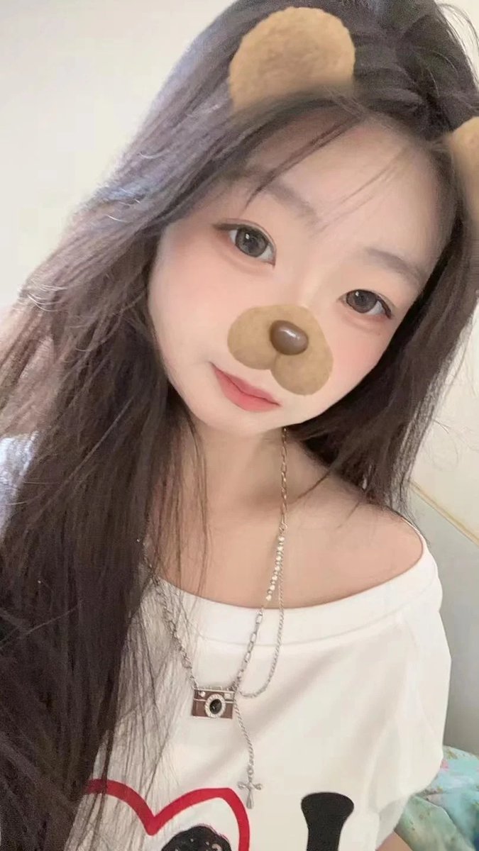 tLsCPpKG's tweet photo. 本人19歲 
很宅 
很慢熟 
很愛回訊息 
還會有人想跟我聊天嗎？ https://t.co/wl03HO0m3m