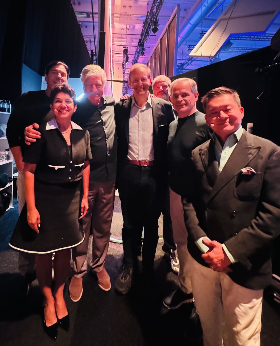 kirthigareddy's tweet photo. The CMO Summit at VivaTech asked the one question every marketing leader is losing sleep over.

Here's what the room said 🧵👇 https://t.co/DFI19N4XqK
