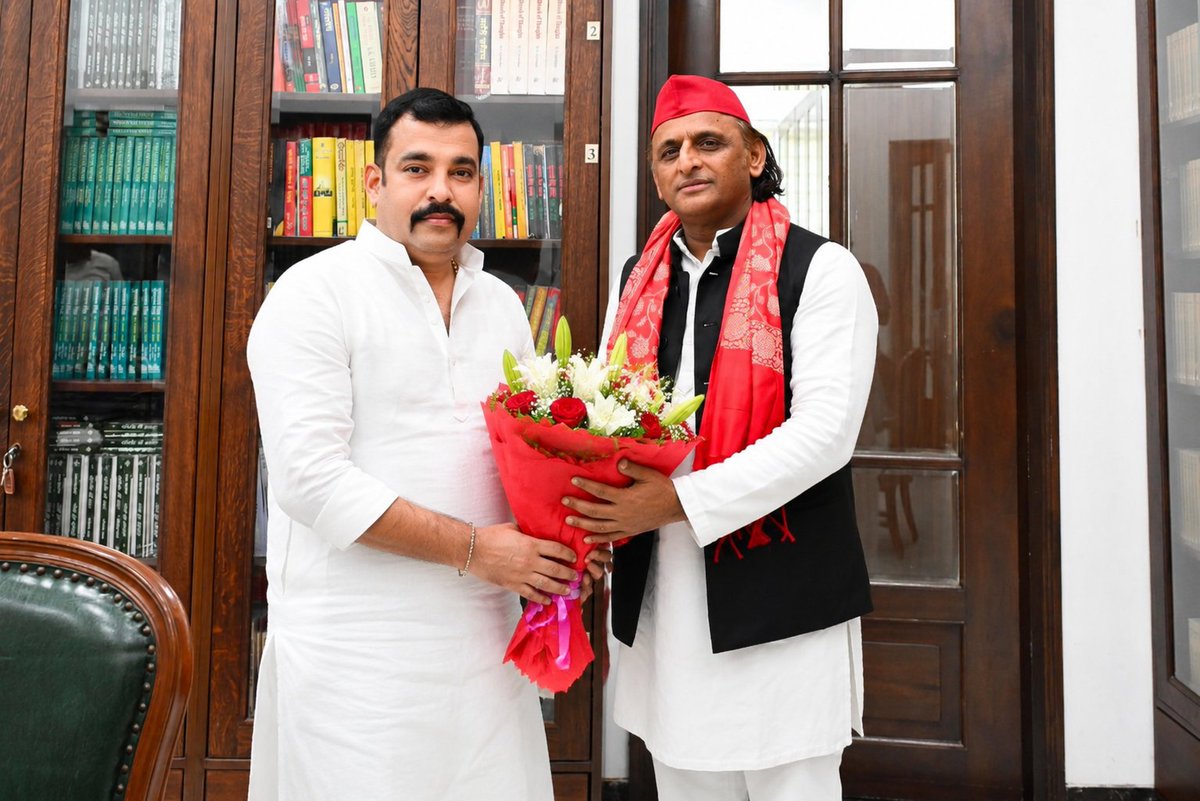 iRameshydvRJD's tweet photo. PDA के हक़ की बुलंद आवाज़।
समाजवादी पार्टी के राष्ट्रीय अध्यक्ष पूर्व मुख्यमंत्री @yadavakhilesh जी को जन्मदिन की हार्दिक शुभकामनाएँ। https://t.co/d9Tx9DjqJB