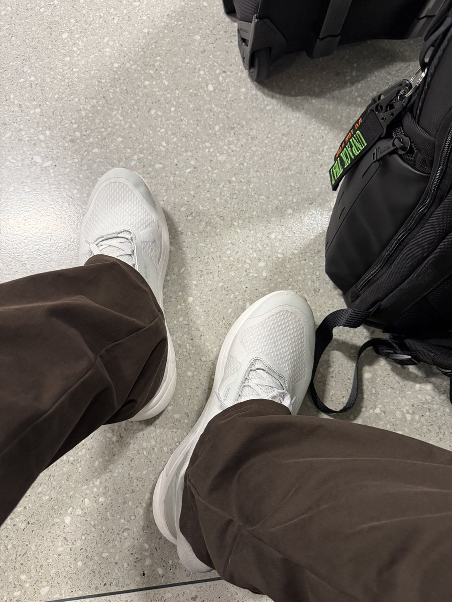 tomherzog's tweet photo. I finally gave in.
After decades of business travel, this is the first trip I’ve ever worn sneakers.
I can’t decide if that makes me hip… or just late to the party.
I’ve officially entered my white sneaker era.
Giddy up!
HT to DG for leading the way 😎
#DadTalking #newera #BusinessTravel #LifeLessons #DoTheWork