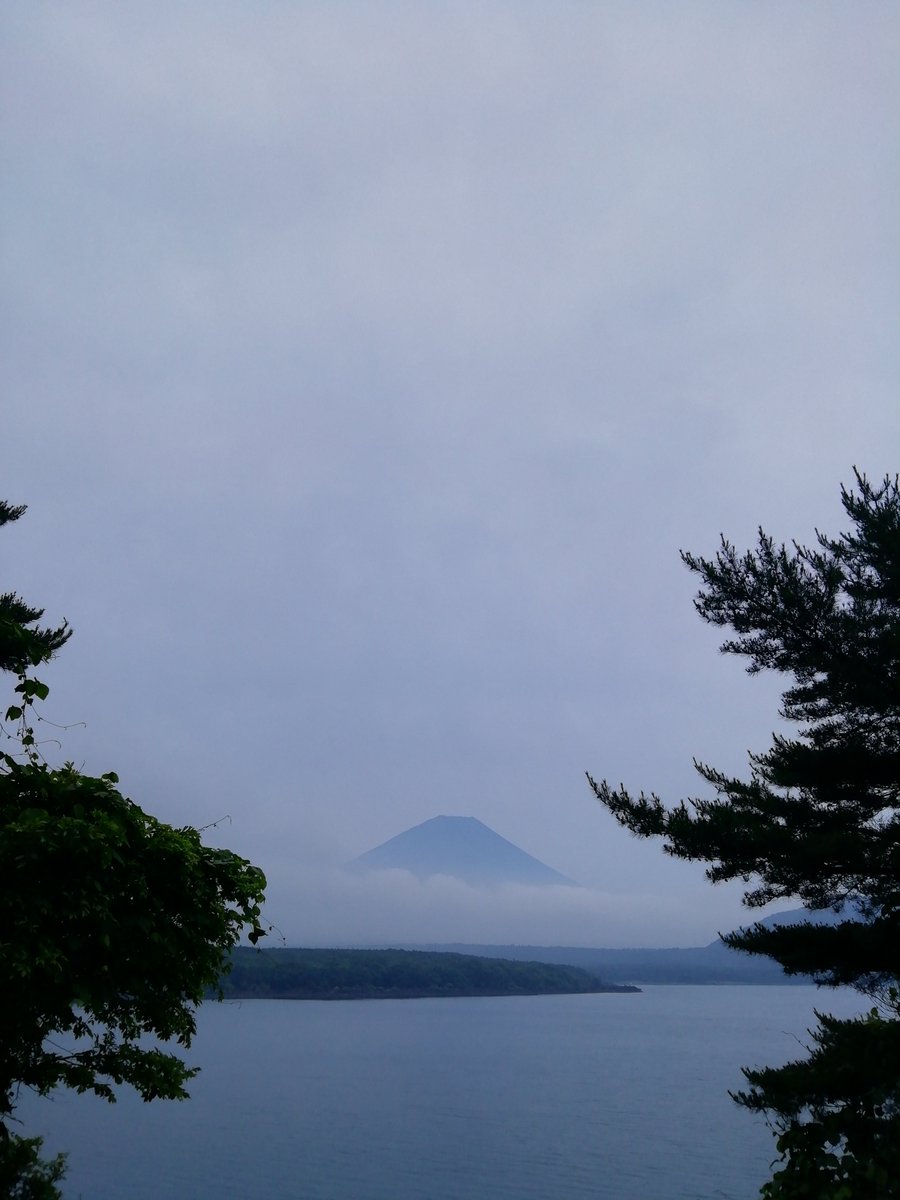 float_fuji_sup's tweet photo. イマソラ。今日はひんやり曇り空🌥️

#いまそら #曇り #富士山 https://t.co/5aZW9zXVvA