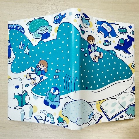 ms_fuso's tweet photo. 【数量限定】
こたさん描き下ろし✨
 オリジナルブックカバー配布中！

未来屋書店で書籍(文庫・コミックなど）ご購入のお客さまへ
 限定デザインのブックカバーをプレゼント📚

なくなり次第終了となりますので、ぜひお早めにご来店ください！ https://t.co/o7KKwk4wAA