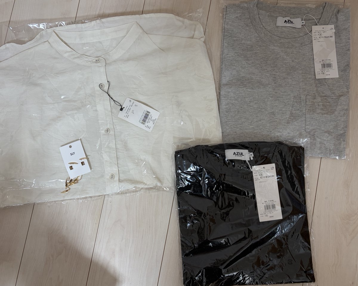Naririn203's tweet photo. バロックジャパンリミテッドの優待で8000円分の洋服を注文。オフィスでも大丈夫なものを選んだら地味な感じになってしまったけど着回し力高し。 https://t.co/DQAS49MU0f