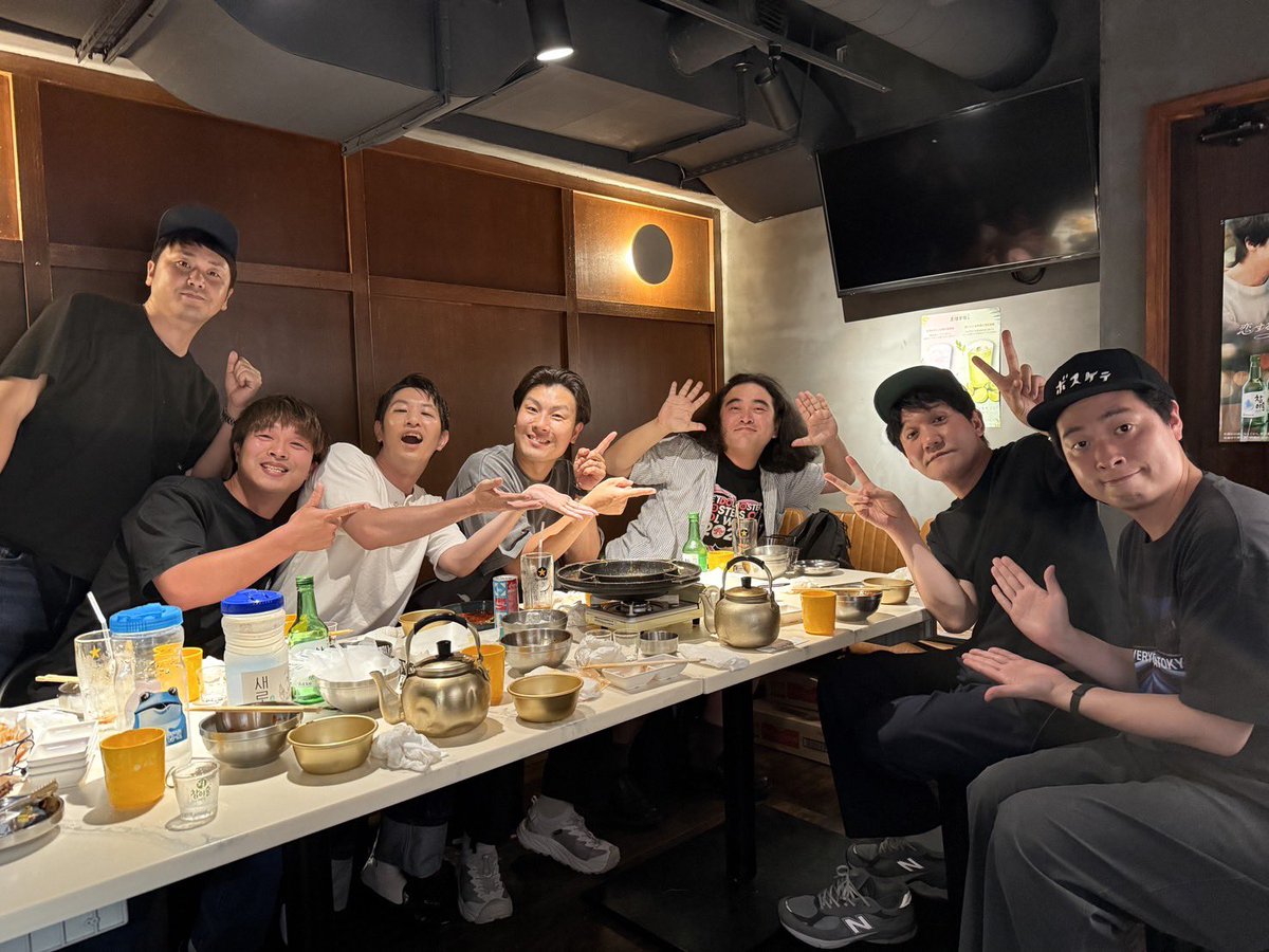 yamamoto_tm3's tweet photo. 誕生日を祝ってもらいました。
有吉ベースでお馴染みのメンバー。 https://t.co/KvemFfzG35