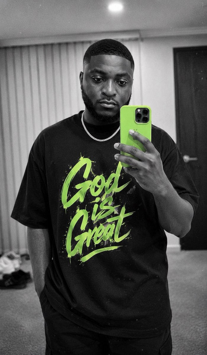Emi_ni_Braimo's tweet photo. Happy new month Y’all 💻💺🛜💙🖤 https://t.co/9B2zenIdZy