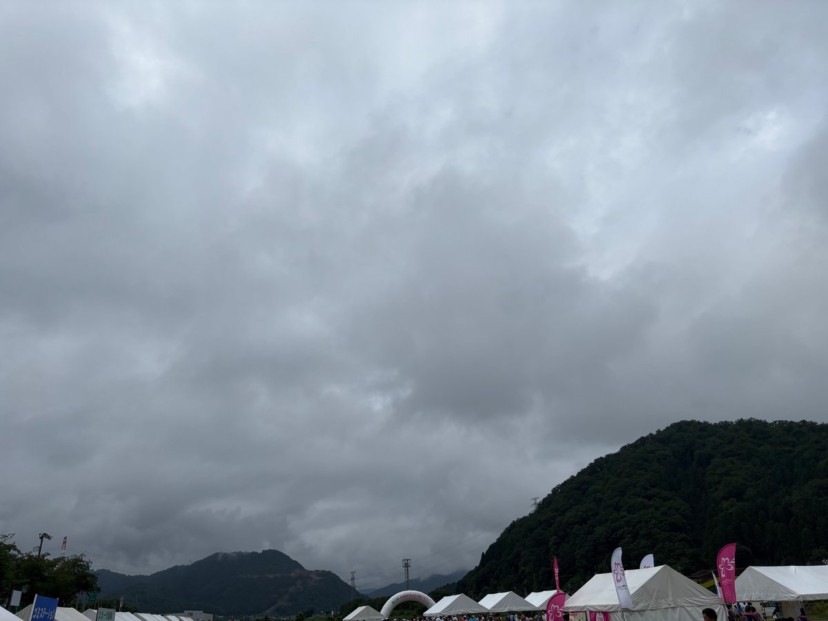 daichi_nkn's tweet photo. 週末は久しぶりにマラソン大会に出場しました。小雨が降っていましたが，早朝から気持ちよく走れました。ペースを上げようとすると体が悲鳴をあげたので...，この日はゆっくりと足を運びました。本調子でなくてもそこそこのタイムで収めるというのは，若い時にはできなかった。成長しました🏃 https://t.co/tMsDHoGMHz