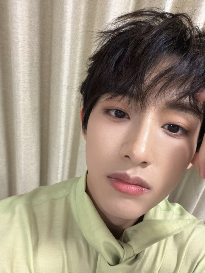 soonyunqi's tweet photo. 260701 WINWIN Weibo update:

七月快乐
🧤🌱🎾 ​​​

🔗https://t.co/4vJ2KDFkjN

#WINWIN #DongSicheng https://t.co/DYjAS308OX