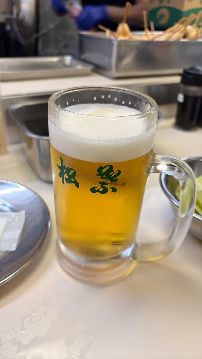 TeRaWoX's tweet photo. 立ち飲み。

で、3時間は飲み過ぎである。
もう立てない、立ってらんない。。
（15時から飲んでたおじさん2人） https://t.co/1DYiVNp0k1