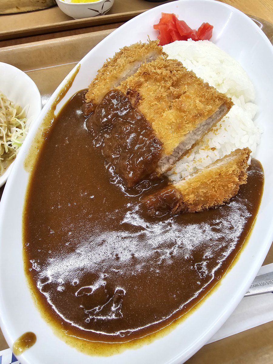sasamako18's tweet photo. おととい広島から車でこっちに帰ってきて…（三木SAのカツカレーと浜松SAの鰻重　バリ美味しかった～）
広島での激務？で疲れた心身を癒しに今日は温浴施設でのんびり…
温泉上がりの一杯は格別だねー😋
来週は病院生活で不自由になるから　今のうちに好きなことをしていますよ～☺️ https://t.co/RLDXwVV5iQ