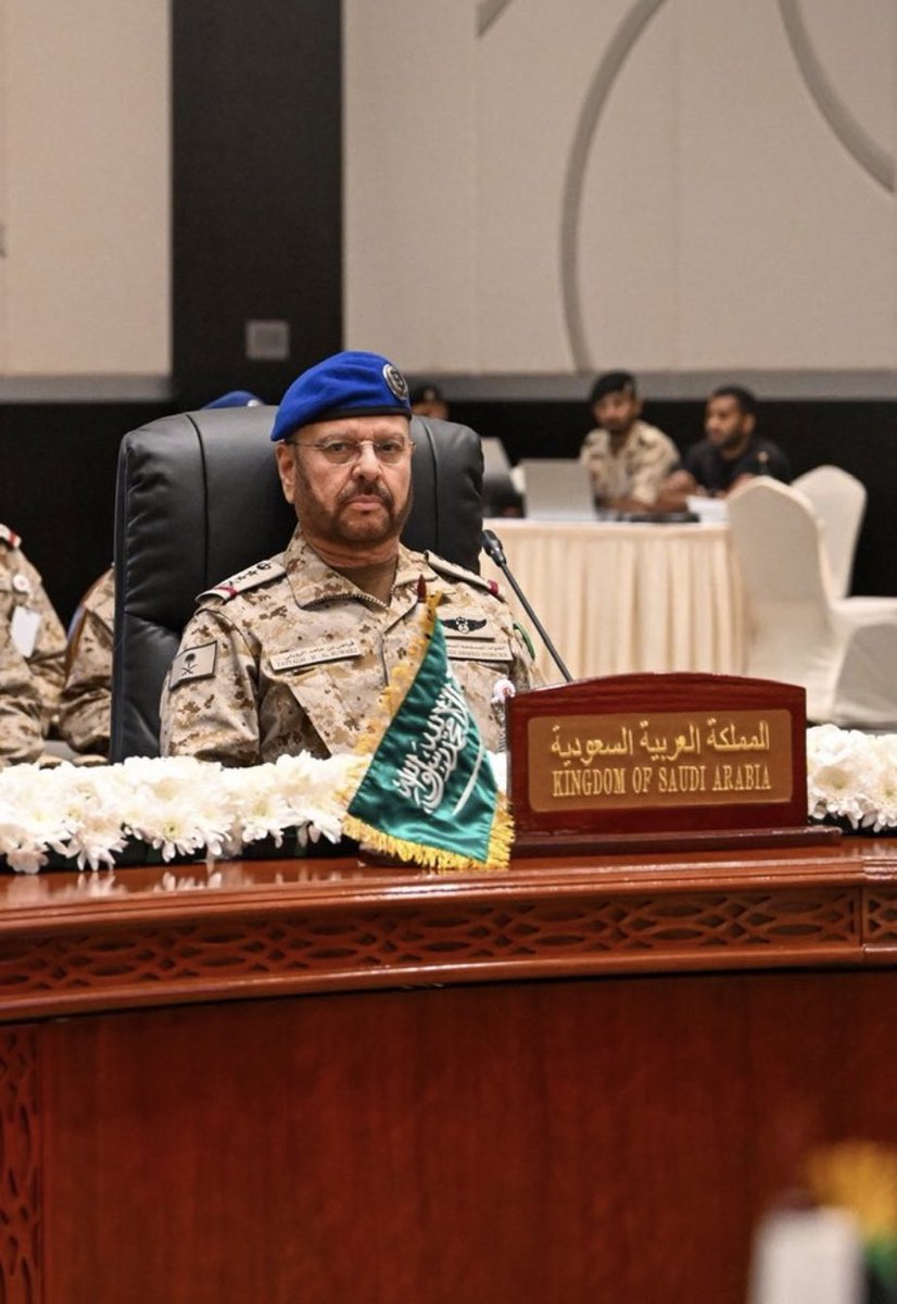tmrrah9's tweet photo. رسمياً:

"إجتماع عسكري خليجي"

معالي رئيس هيئة الأركان العامة السعودية يصل البحرين لرئاسة الوفد السعودي في اجتماع اللجنة العسكرية العليا لرؤساء هيئات الأركان للقوات المسلحة بدول مجلس التعاون الخليجي. https://t.co/wntxglqqLa