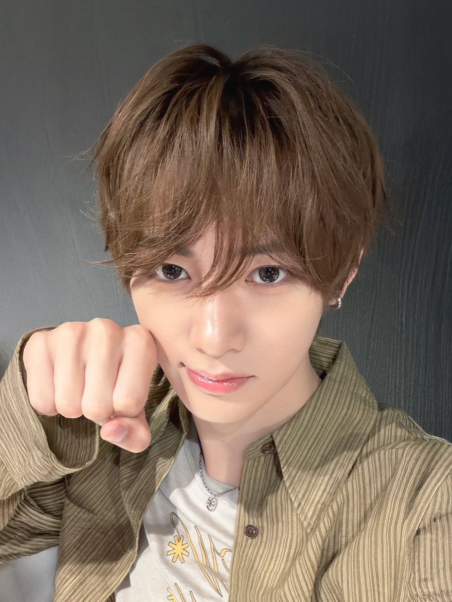 pluszaxchat's tweet photo. [260701] 📸🐱

ALD1's Plus Chat Update (Anxin Cut)

"♡꒰ა ALLYZ Romantic DAY ໒꒱ ♡ 🗓️ 1st JULY - Take a cheek-poking pose using '7' and '1' 👉👈"

#ANXIN #안신 #ZHOUANXIN #조우안신 #ALPHADRIVEONE #알파드라이브원 @ALD1_official https://t.co/mKxHJ2wpIZ