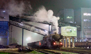 Bahngeschichte2's tweet photo. Bis heute sind in Europa noch Kriegsdampfloks der BR 52 im Planeinsatz. Im Raum Tuzla in Bosnien-Herzogowina stehen die Loks noch immer im Zechen-Rangierverkehr im Einsatz.
Dabei sollten die Loks einst nur bis zum "Endsieg" halten...

Foto: Lohr/Pietz via LokReport https://t.co/rbG4QV4Vi6