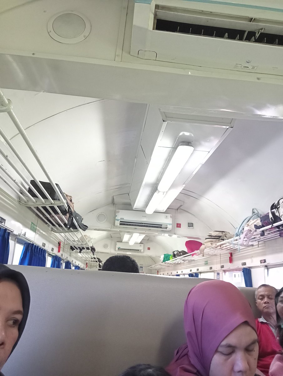 somewhereblue20's tweet photo. @KAI121 Baru aja nyala kak https://t.co/XNSGW0RyDA