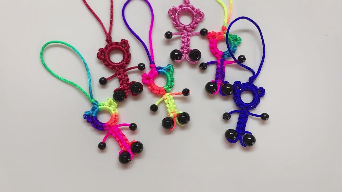 t52QozqmXsnQNuM's tweet photo. Just finished this cute macramé keychain DIY with leftover yarn! Quick, cozy, and perfect for my new house keys #DIYProject https://t.co/aJJVcw1lU7