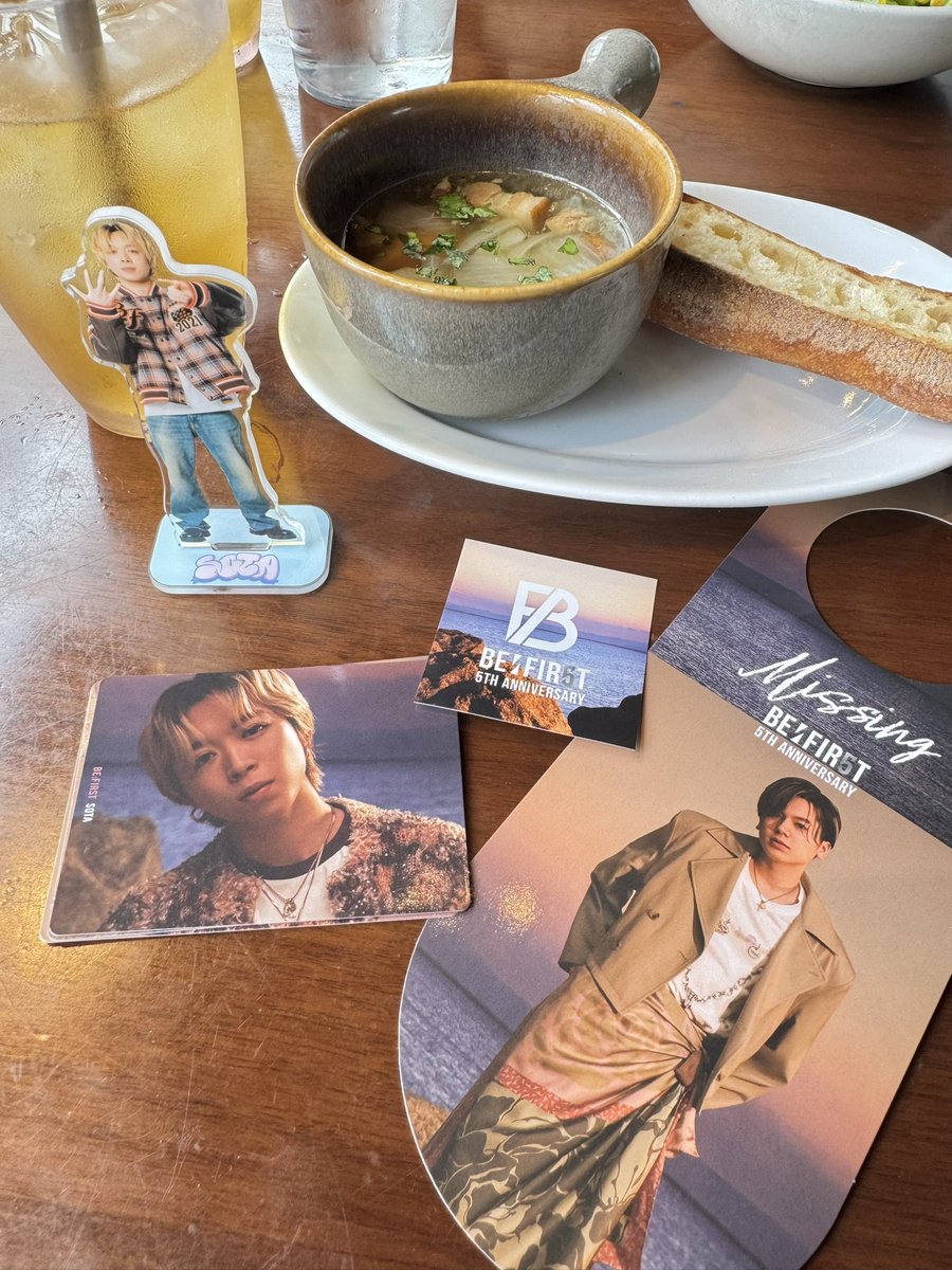rocoBESTY's tweet photo. かっこひろちかなぴとタワレコでパネル見てCD買ってプラプラしてランチ🍽
リリースの度にランチでわいわいおしゃべるできるのありがたいー🫶

自引き出来ずソウタさんはいないんだが今回のマナトさんホントにかっこよい…🥺 https://t.co/GJOK4IciIr