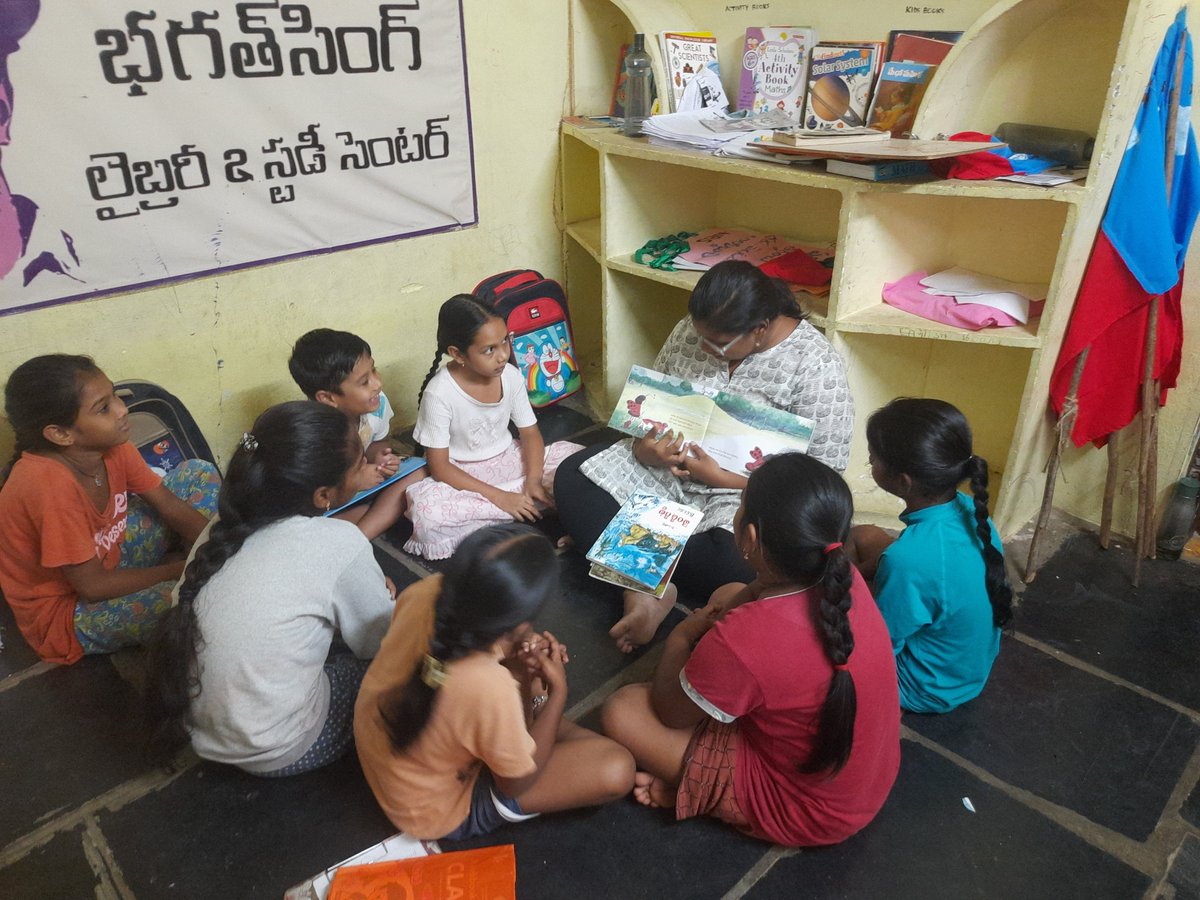 BSLSCTadepalli's tweet photo. భగత్ సింగ్ లైబ్రరీ &amp; స్టడీ సెంటర్ లో వేసవి సెలవుల తర్వాత చుట్టుపక్కల ఉన్న స్కూళ్లు తెరవడంతో మరింత మంది విద్యార్థులు మళ్లీ లైబ్రరీకి రావడం ప్రారంభించారు. 

1/ https://t.co/ZM4kN4JX5o
