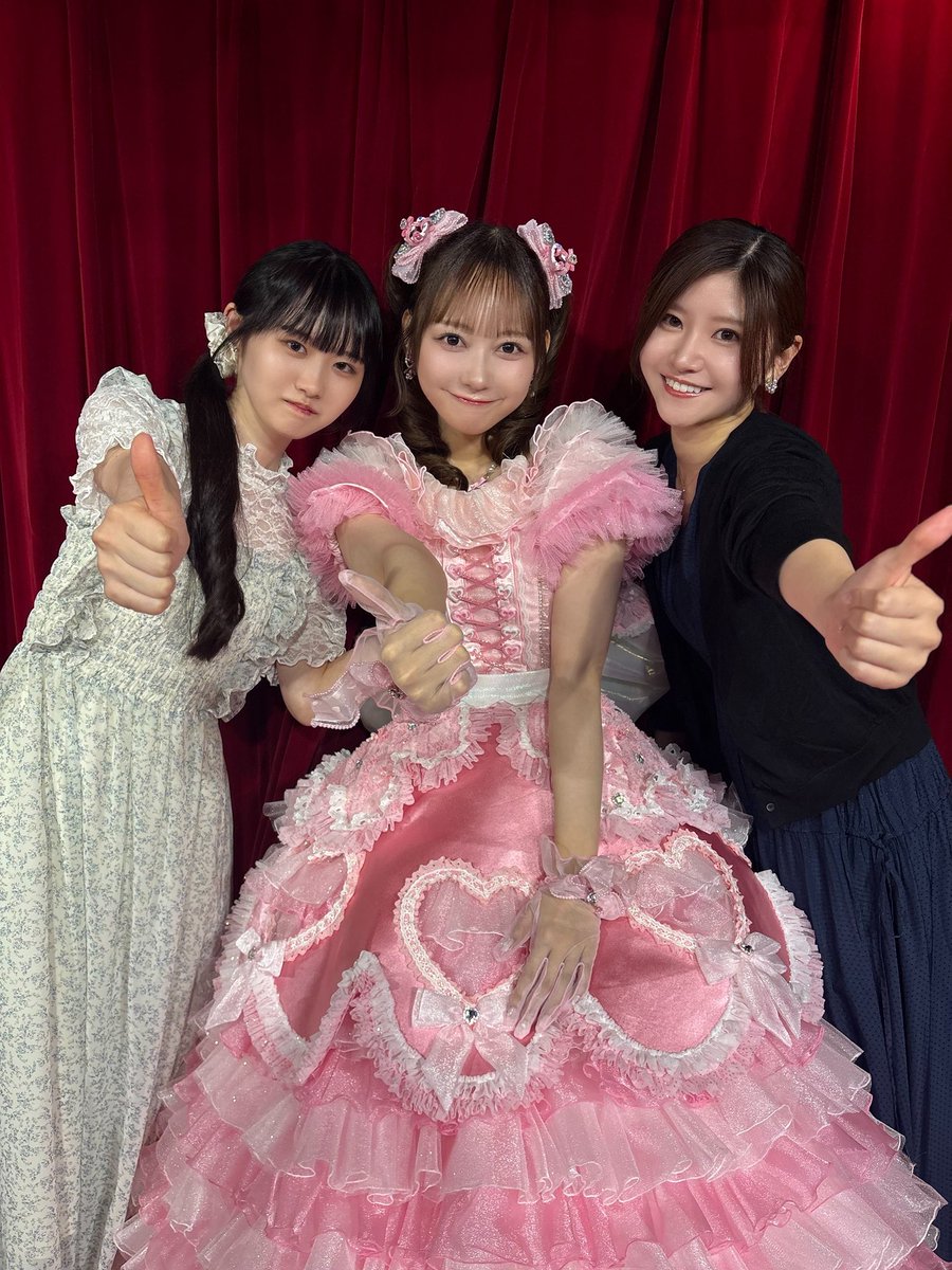 chake_627's tweet photo. まほ卒業おめでとう！💐

8年半、本当にお疲れ様でした🫶🏻

どんな時でも周囲の人へ愛を持って接しているまほだからこそ、あれだけの人が集まり、あたたかい空間が作れたんだろうなぁと、心の底から尊敬します！

今までずっと、同期の先頭を走ってくれてありがとうね！😊

 #大盛真歩卒業公演 https://t.co/66vsiqxQDI