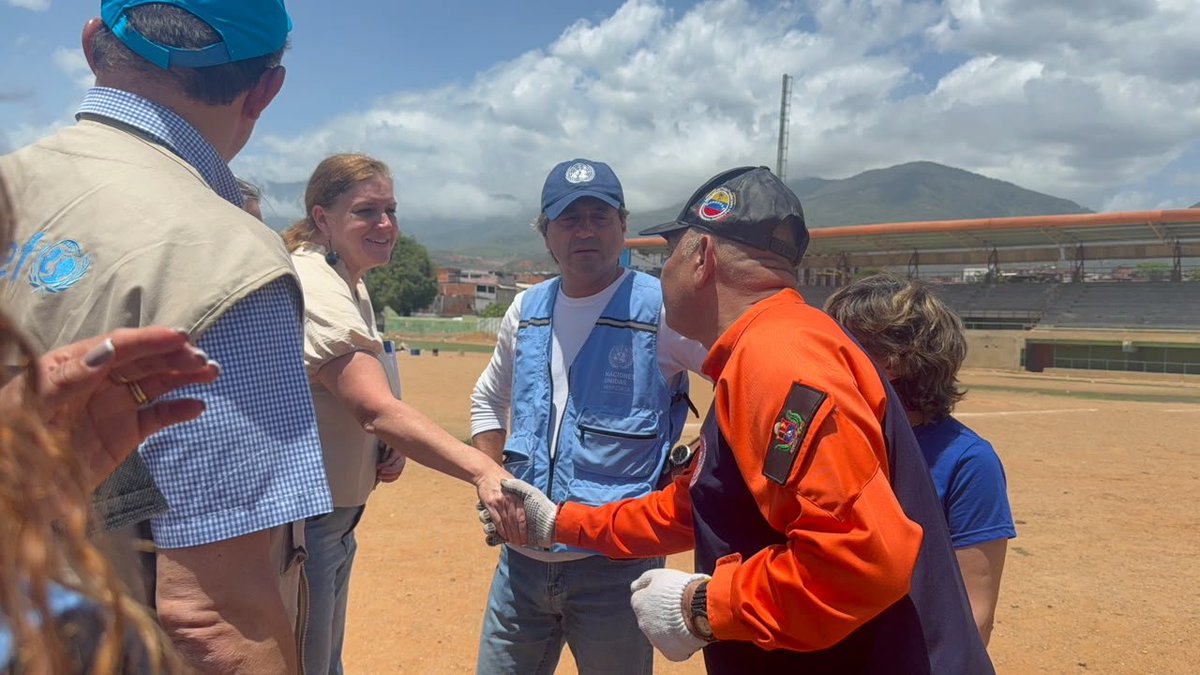 OCHAFunds's tweet photo. Search and rescue efforts continue in La Guaira in coordination with @UNOCHA and UNDAC.

UN agencies in Venezuela are on the ground alongside authorities and partners to provide food, shelter, medical care, and other essential services to affected families. https://t.co/5Zfz1D6fyW