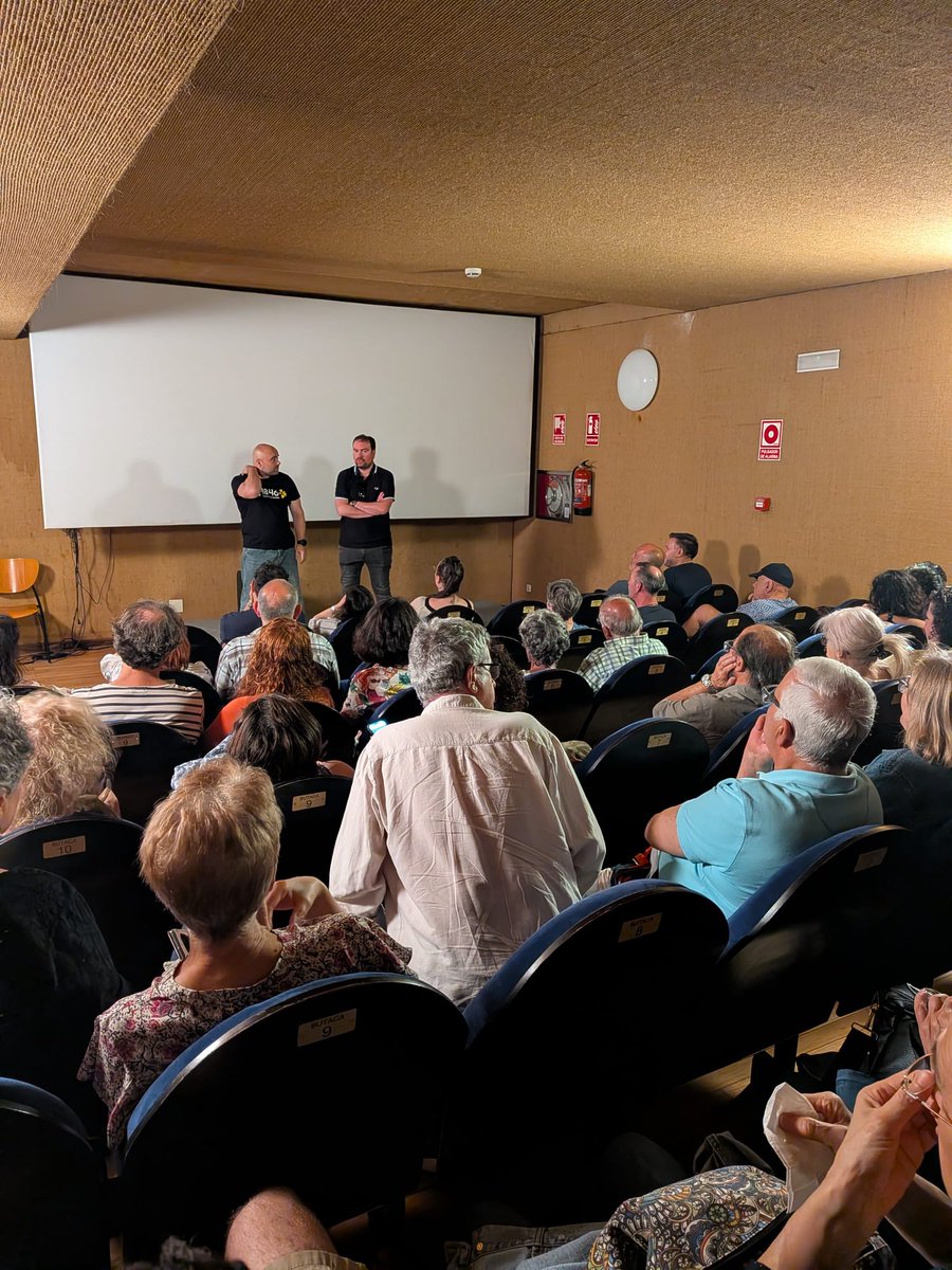 galizasempre's tweet photo. 📽️Onte a sala de cine do Forum Metropolitano da Coruña onde programamos a proxección do documental 1846 Revolución Galega, ficou pequena. 
Habilitouse outra sala para acoller a todas as persoas que se achegaron a velo. A metade do público non puido estar presente no coloquio. (1) https://t.co/O1ec8DKdrB
