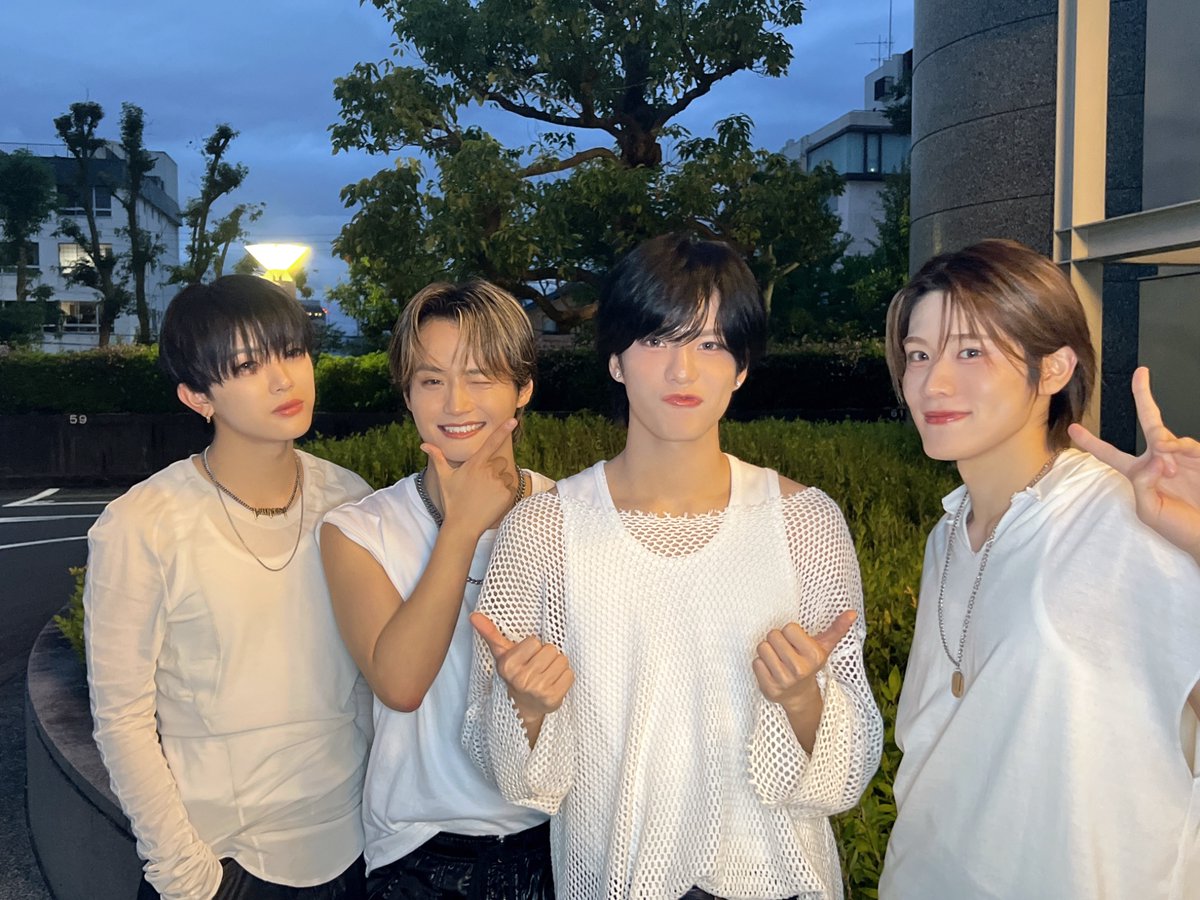 fmosaka851's tweet photo. 🔵DXTEENのE∞Tracks Selection🔵
🗓️7/1（水）19:30〜20:00 #1
🗣️DJ：#DXTEEN（#大久保波留 #谷口太一 #寺尾香信 #平本健）

いよいよ今夜から番組スタート🐶

メンバー考案✨
番組ハッシュタグはオープニングで発表します☺︎

📻https://t.co/yvQrmMCscO

📩https://t.co/IhQ9rESDaV

#FM大阪 https://t.co/Lhxn4SkgG0