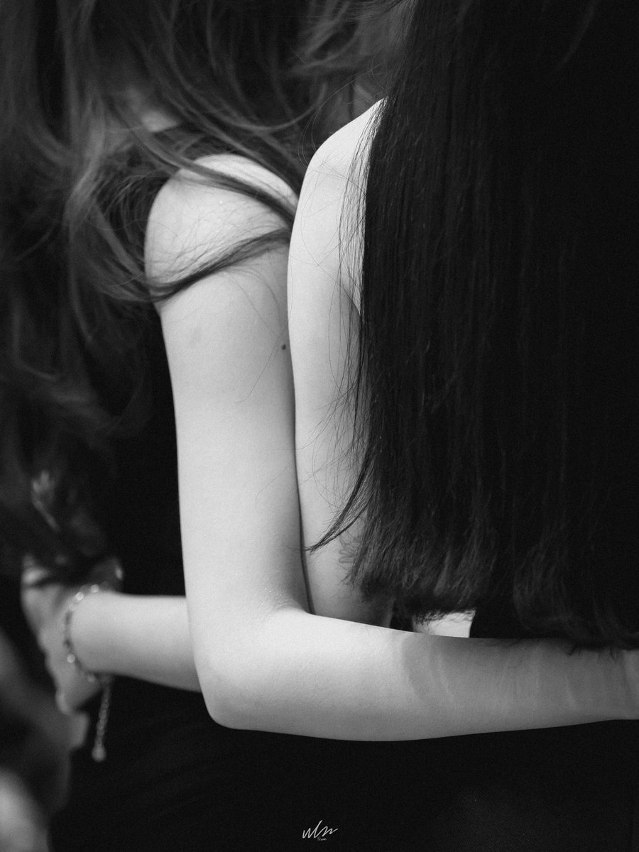 wlwframe's tweet photo. Hold me🦌🐬

#TheViralHitsTKNurLoveMomentAwards
#TKNur #TKphinyanech #nurdesoraya https://t.co/NyayzybjTP