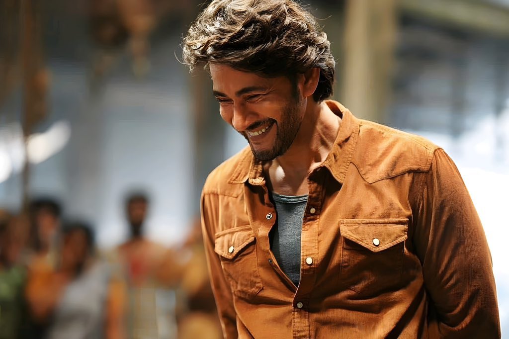HK_dhfm's tweet photo. Mahesh Babu smile☺️ in GK >>> 
#Maheshbabu #Varanasi https://t.co/rg8xrvDS4E