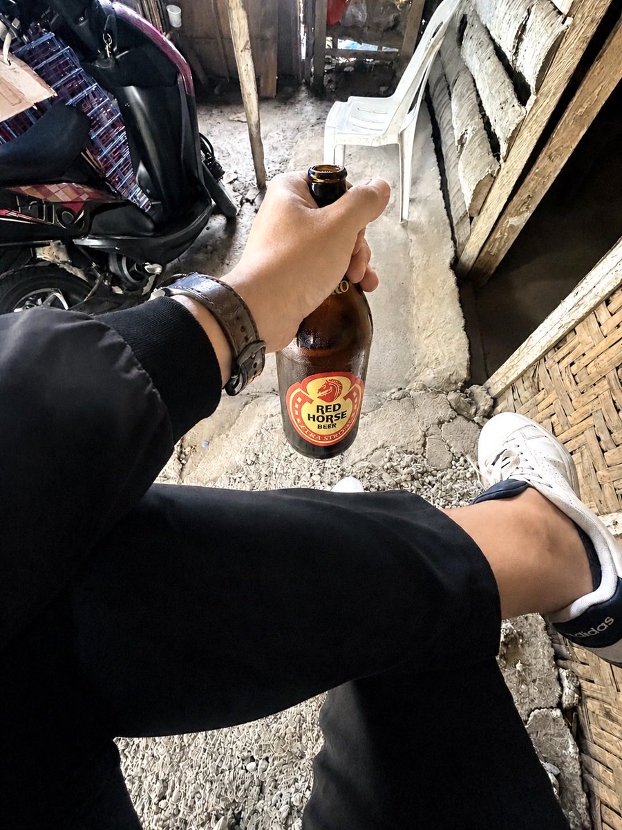 roDjun22's tweet photo. Post-work briefing. What a very good employee. https://t.co/4vHOxDSUry