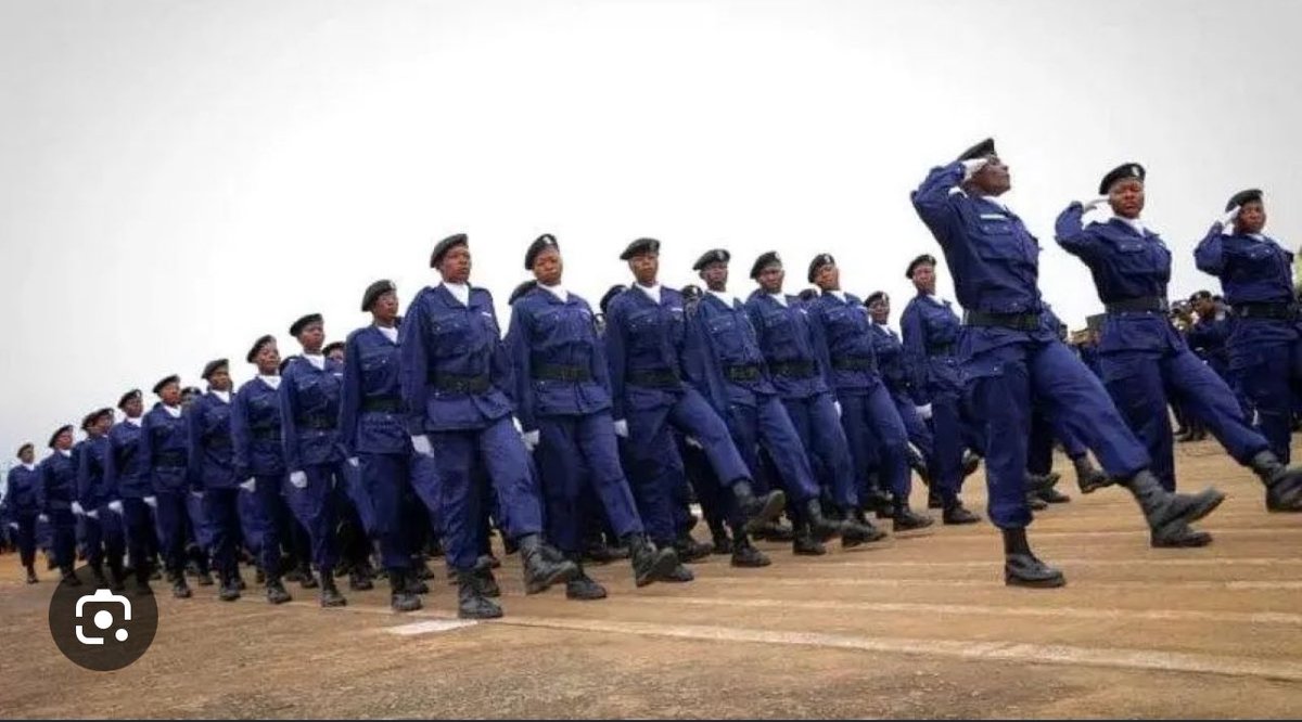 tokwauluaena2's tweet photo. #RDC Régime Tshisekedi Autoriser port d’arme à la population? = #Haitisation
Entre la milice #ForcesProgres Ex-#Kuluna ServicesNational les #Mobondo aux portes de #Kinshasa
@FARDC_Info @comgenpnc vont maîtriser comment population 20millions d’habitants dont des civils armés ? https://t.co/ivgtmuJNmh
