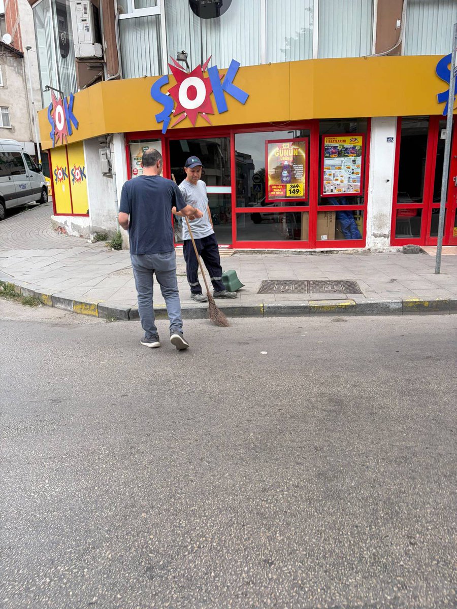 EmekKocaeli's tweet photo. Ağır vergi yükleriyle yoksulluğumuzu her gün biraz daha büyütürlerken patronlar tek kuruş vergi ödemiyor!
Vergide adalet için servet vergisi getirilsin! https://t.co/f2IXlLdMNP