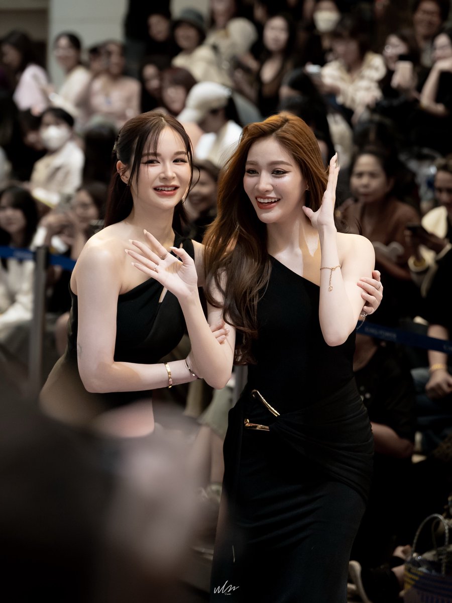 wlwframe's tweet photo. น่ารักกก 😅🤏🏻

#TheViralHitsTKNurLoveMomentAwards
#TKNur #TKphinyanech #nurdesoraya https://t.co/yfDUAhOTFb