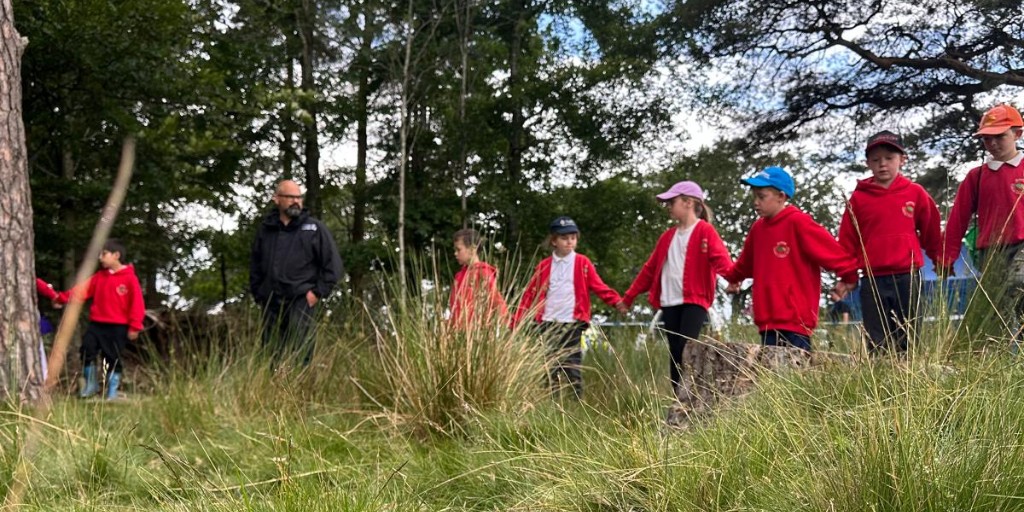BASCnews's tweet photo. 🌿 Yesterday, Let's Learn Moor saw the Forest of Bowland Moorland Group welcome schoolchildren onto the moors for a day of discovery and learning about rural life.
 
#LetsLearnMoor #BASC #ForestOfBowland #MoorlandEducation https://t.co/PkdBaAoVSp