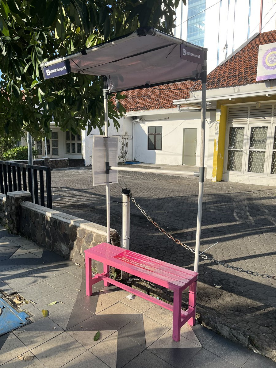 kristian_oka's tweet photo. Katanya akhir mei dibangun. Lha sekarang sudah juli. Akhire diurusi dewe ambek arek-arek @tfsurabaya. Monggo dipakai yang lagi di ✨t3mpAt pEmb3rHeNt1@n bU$✨ Unair B.

Salut buat pemkot @BanggaSurabaya yang selalu membanggakan 😂😂😂😂😂 https://t.co/PCRsoDZn54