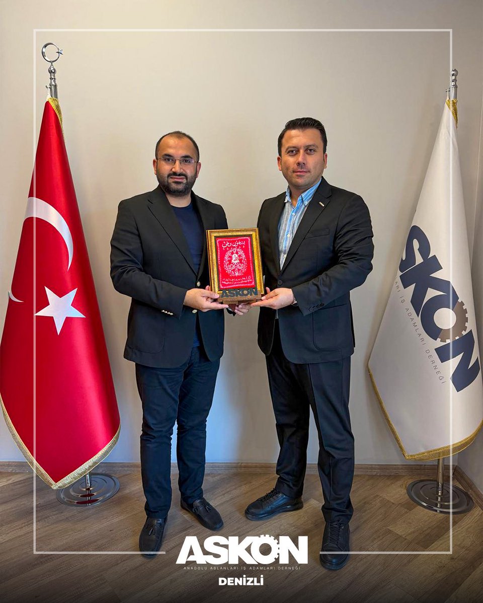 AskonDenizli20's tweet photo. Şube Başkanımız Uğur Küçük, ASKON Genel Sekreterimiz Fatih Furkan Akkaya ve Ege Bölge Başkanımız Arif Karakaya'yı ziyaret etti. 

Nazik misafirperverlikleri ve teşkilatımız üzerine gerçekleştirdikleri verimli istişareler için kendilerine teşekkür ederiz.

@orhanaydin 
@UgrKucuk https://t.co/BhwpXmqz40