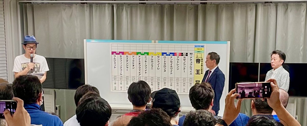 offtkorakuen's tweet photo. 【#帝王賞 予想レジェンドトークショー】

#オフト後楽園 で開催中の #帝王賞 レジェンド予想トークショー、1回目終了しました！
お集まり頂いた皆様、誠にありがとうございます。

この後、2回目は9レース後になります。
いよいよ帝王賞の予想をお披露目です！

是非お楽しみください🏇 https://t.co/1drL1Q16cQ