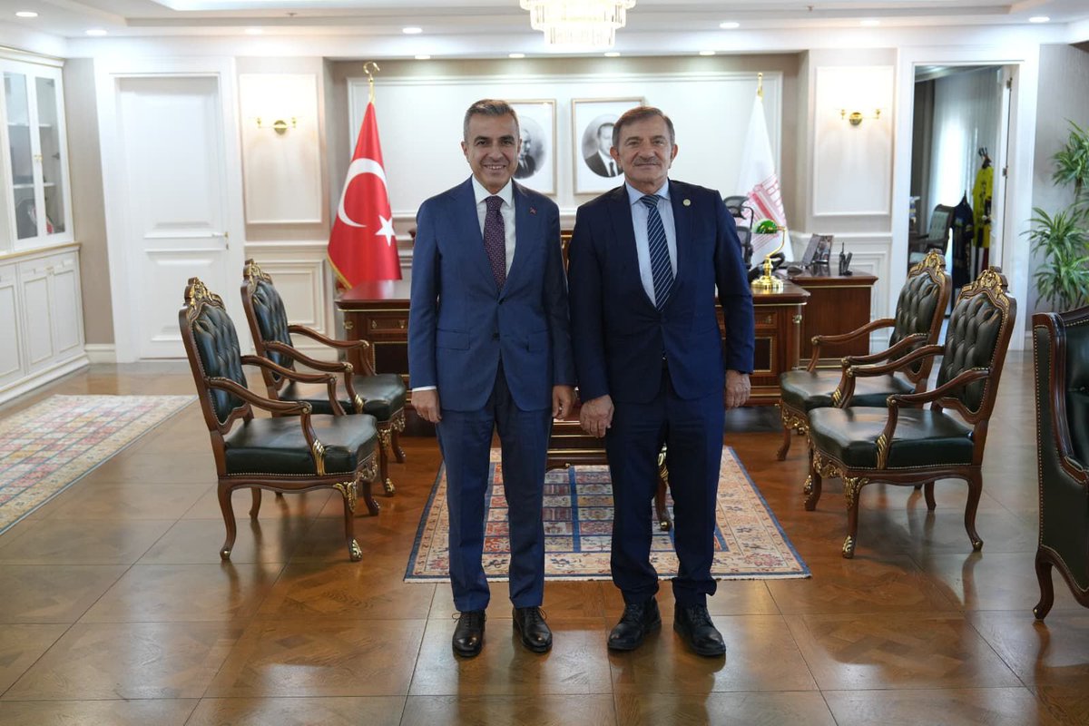 TC_Beyoglu's tweet photo. İstanbul Sanayi Odası Meclis Üyesi ve Plasfed (Plastik Sanayicileri Federasyonu) Yönetim Kurulu Başkanı Sayın Ömer Karadeniz ile Plasfed Basın Danışmanı Sayın Nilgün Özdemir, Kaymakamımız Sayın Abdullah Atakan Atasoy’u ziyaret etti.
Nazik ziyaretleri için kendilerine teşekkür ederiz.
@TC_istanbul
@gul_davut
@ataatasoy19
@plasfed