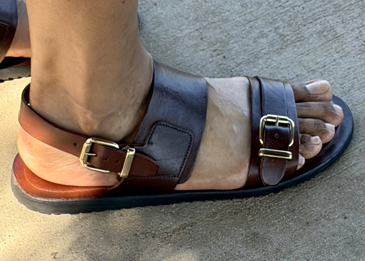 LucMartin69's tweet photo. sandal+dawgs
luc martin [size 11-12]🇺🇸🇲🇽
follow on IG • flickr @itslucmartin69
facebook @Luc Martin https://t.co/cvzuacjkdl