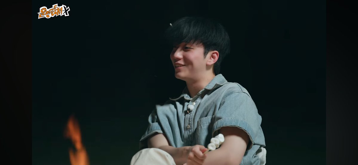 nanaadullsett's tweet photo. pecah tangisku liat ini jir:"( papah blg katanya dlu debut seumuran sama umur anak2 skrg, trs nanyain anak2 gmn rasanya jd umur 25 an

jawaban jiseok "gue ga kebayang rasanya jadi elu dulu, pasti kesepian" HUAAAAAAA MADE ME BURST INTO TEARS😭😭😭 https://t.co/bmmKTCvjgc