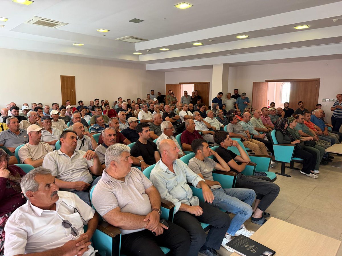 GthmIlce's tweet photo. 🌿Döşemealtı’nda Çiftçilerimize B-RECETE ve Bitki Koruma Ürünleri Uygulama Eğitimi Verildi.
Halk arasında "Zirai İlaç Atma Belgesi" olarak bilinen yetki belgesi için üreticilerin başvuruları yerinde alındı.
@ErkannCakar
@FratErkal
@unalcakici07 https://t.co/Tu5MvCMqPN