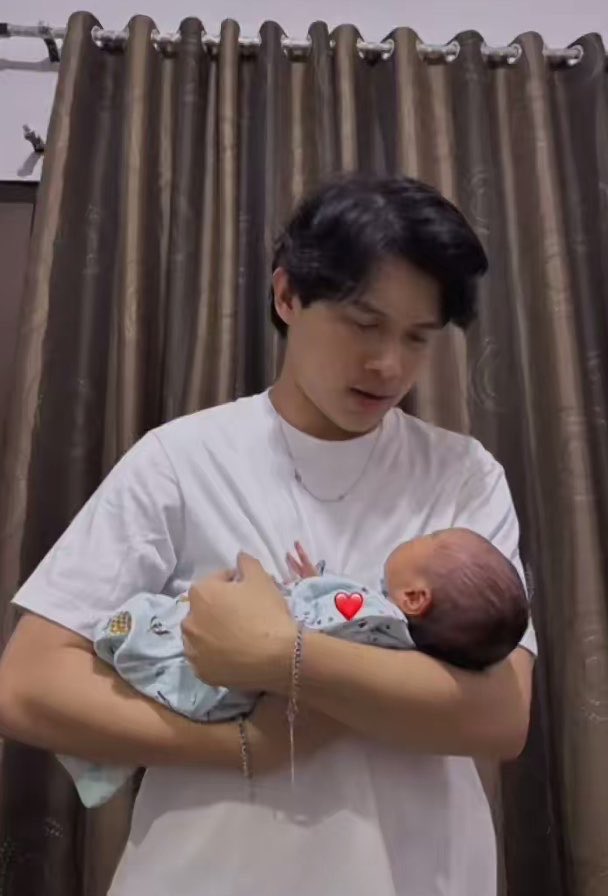 iniyulejuga's tweet photo. ey anak bayik yg ini mana? kenapa sudah bersepeda aja skrgg??!😔 https://t.co/8ludFjJB2Y