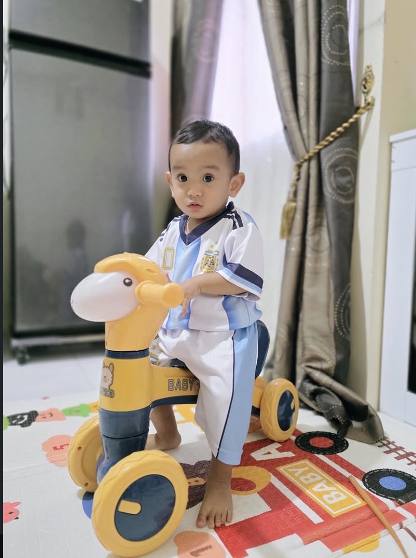 iniyulejuga's tweet photo. ey anak bayik yg ini mana? kenapa sudah bersepeda aja skrgg??!😔 https://t.co/8ludFjJB2Y
