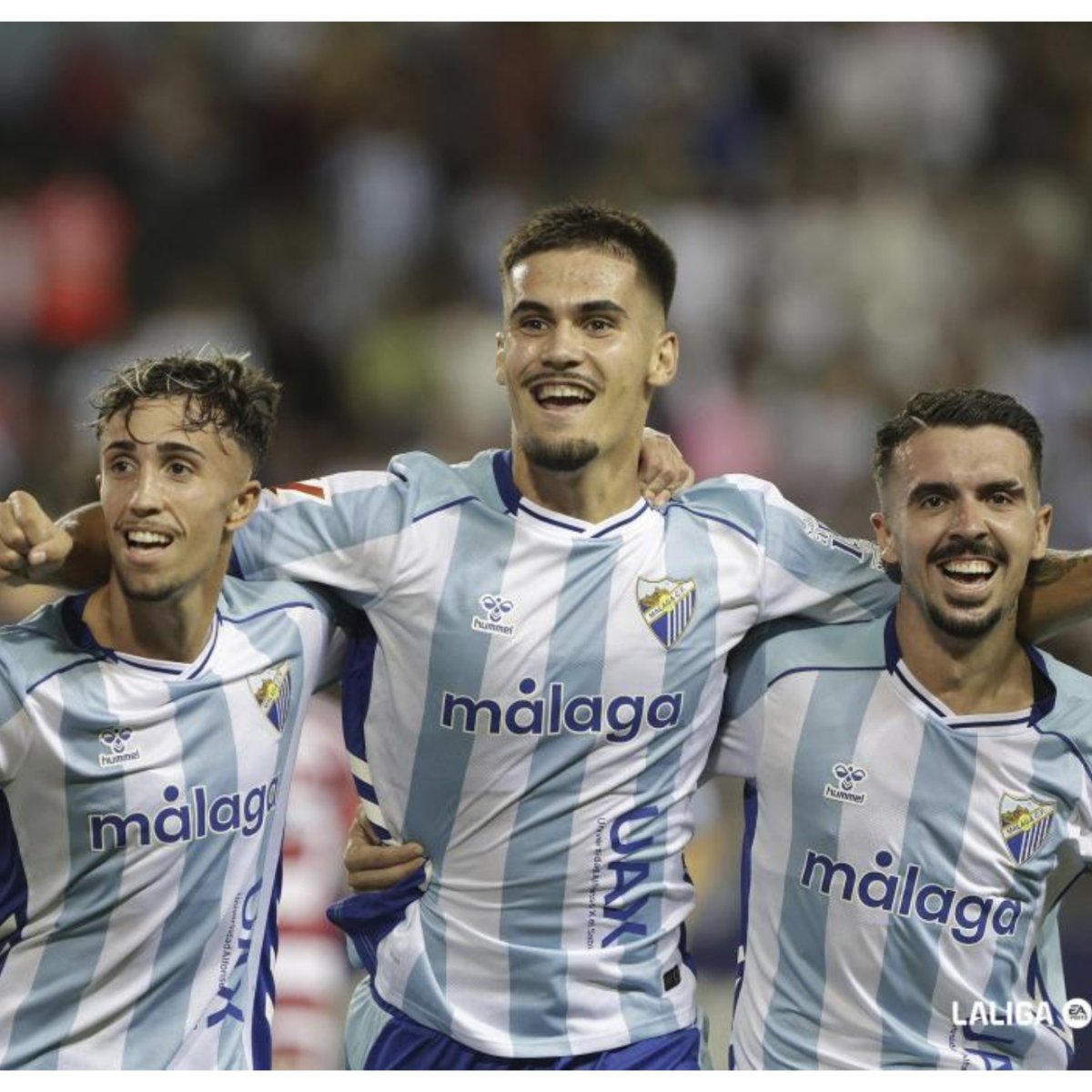 solofichajes123's tweet photo. Informa @marca que las cláusulas de Chupe, Larrubia, Dani Lorenzo, Murillo y Joaquín Muñoz pasan automáticamente de 8 M a 12 M tras el ascenso a Primera División. Además, si el equipo que quiere fichar a alguno de ellos es extranjero o juega competiciones europeas, aumenta por contrato a 16 M #LaLiga