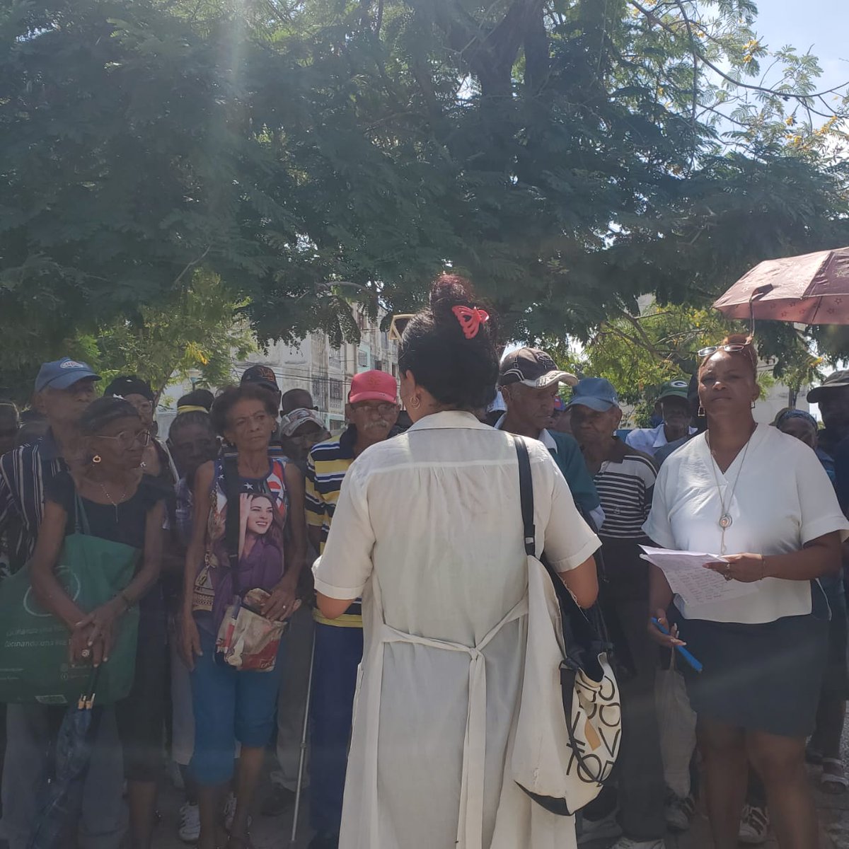 PalaciosDa16729's tweet photo. Las Promotoras de Salud del Policlínico José Martí realizan acciones educativas capacitaciones tanto en departamentos,  CMF como en la comunidad sobre servicios PREP - PEP y DOXYPEP así como temas de PAMI, ARBOVIROSIS y Situaciones Epidemiologica actual del área.
#CubaPorLaSalud https://t.co/3DlUAVgXRF