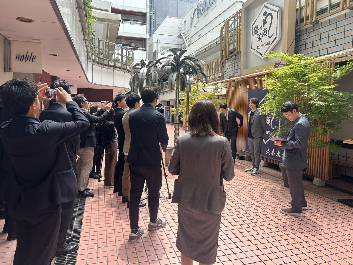 fbi_consulting's tweet photo. 鰻の成瀬　第二章始動！

元プロ野球選手の斎藤佑樹さん
鰻の成瀬COO（チーフ、おもてなし、オフィサー）に就任。

本日は、沢山メディア関係者にお集まりいただき記者発表を行いました！ https://t.co/8Kbqea4z9R