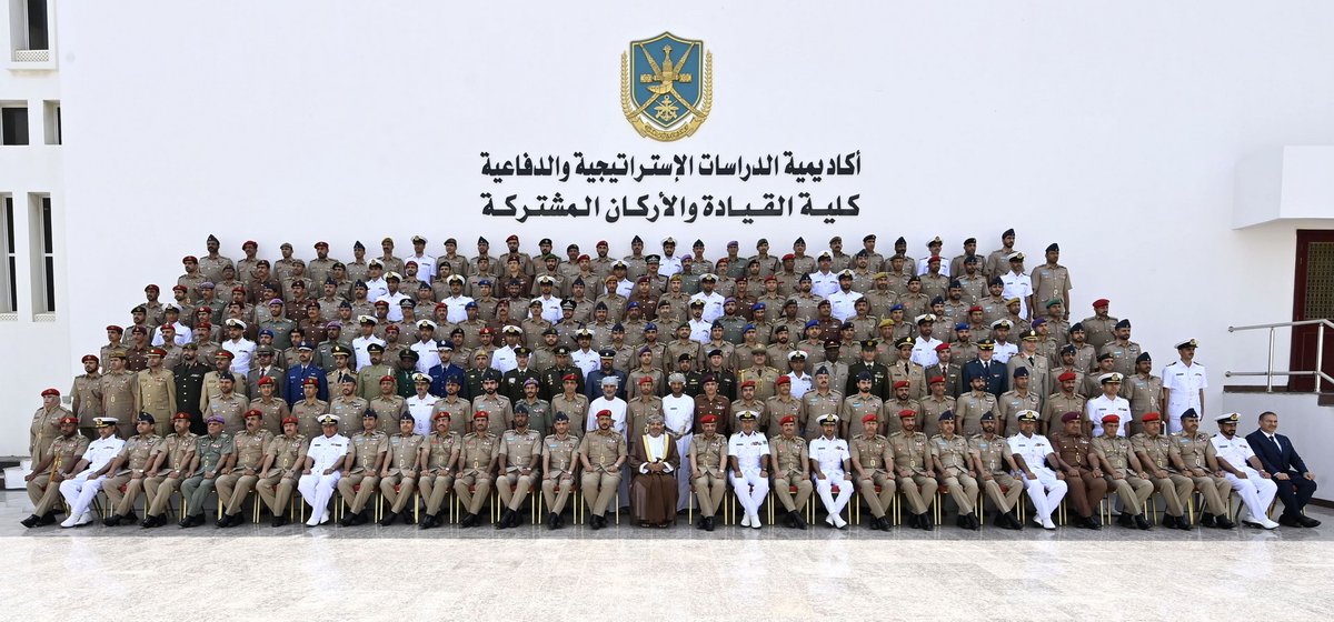 OmanNewsAgency's tweet photo. كلية القيادة والأركان المشتركة بأكاديمية الدراسات الإستراتيجية والدفاعية تخرّج الدورة الـ39.

https://t.co/Kl4r7PVMgi

#العُمانية https://t.co/JOBQ5al8eI